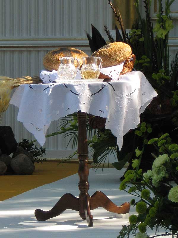 Ołtarz przy Kościele - Boże Ciało 2007. Karczew