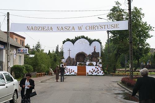 Ołtarz ul. Kościuszki - Boże Ciało 2009. Karczew