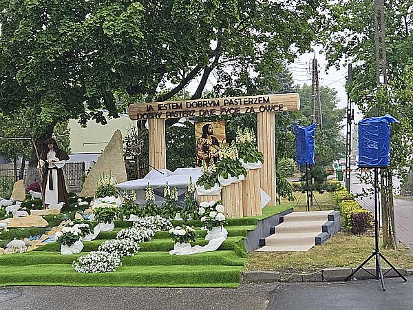 Ołtarz drugi ul. Kościuszki - Boże Ciało 2025. Karczew