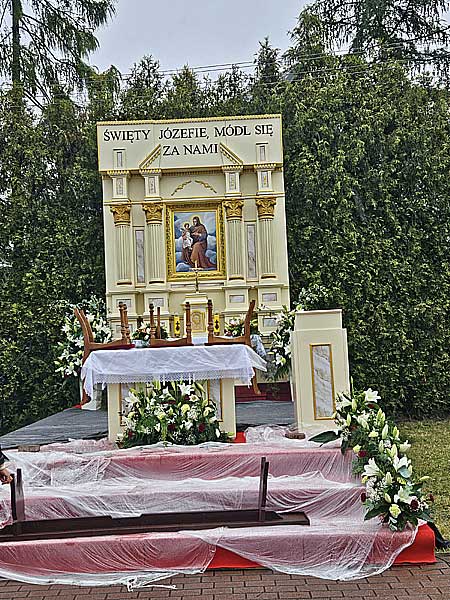 Ołtarz trzeci ul. Dojazd - Boże Ciało 2025. Karczew