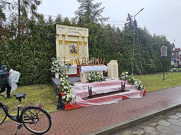 Ołtarz trzeci ul. Dojazd - Boże Ciało 2025. Karczew