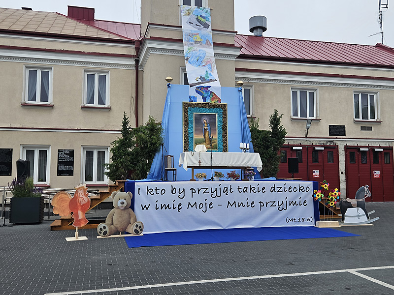 Ołtarz trzeci OSP Karczew - Boże Ciało 2026. Karczew